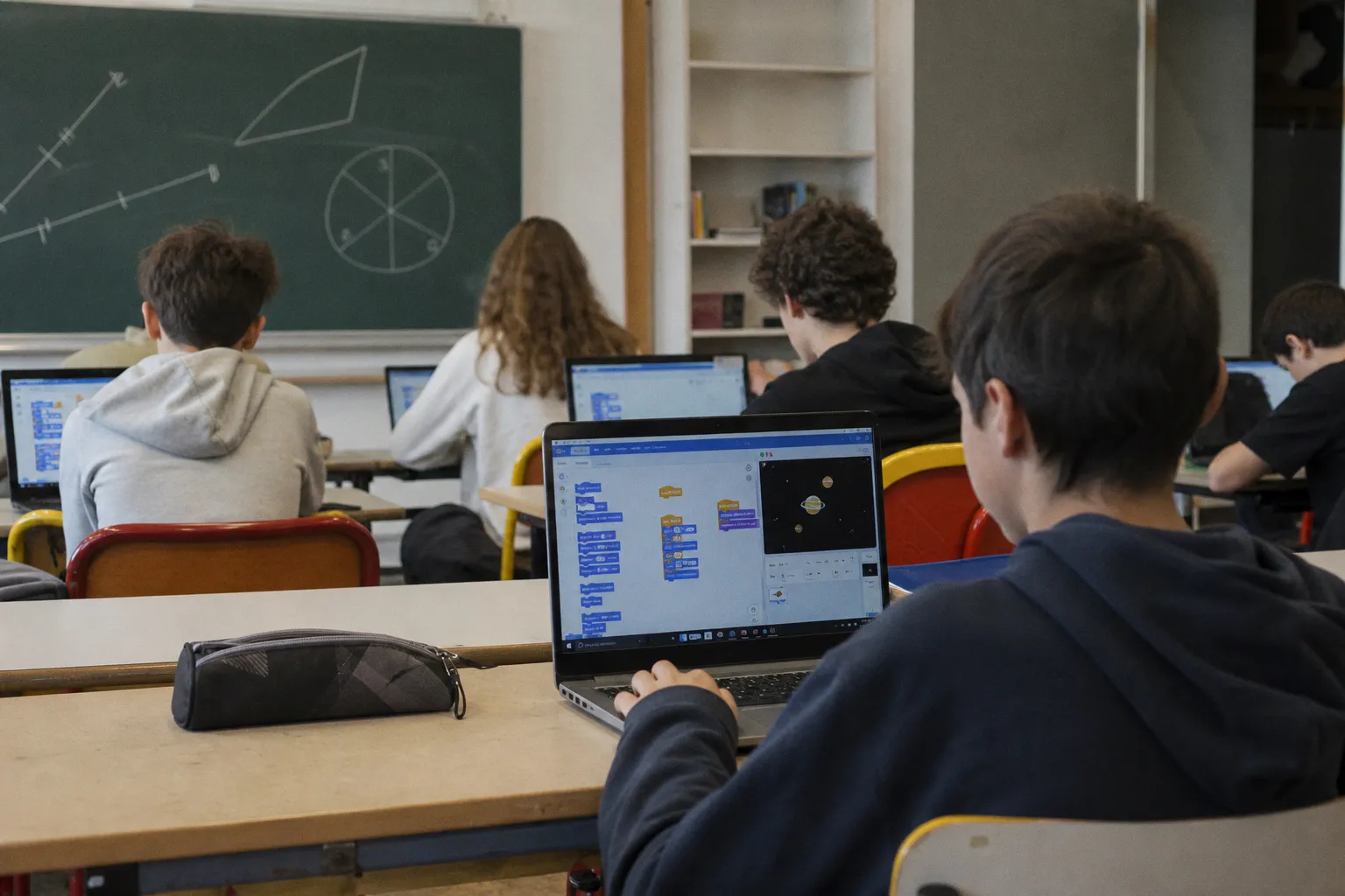 Apprendre les mathématiques au collège grâce à la programmation Scratch