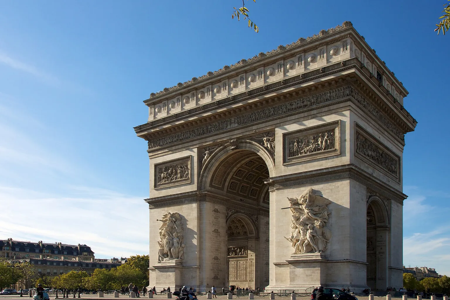 Arc de Triomphe : choix des billets et budget pour une classe