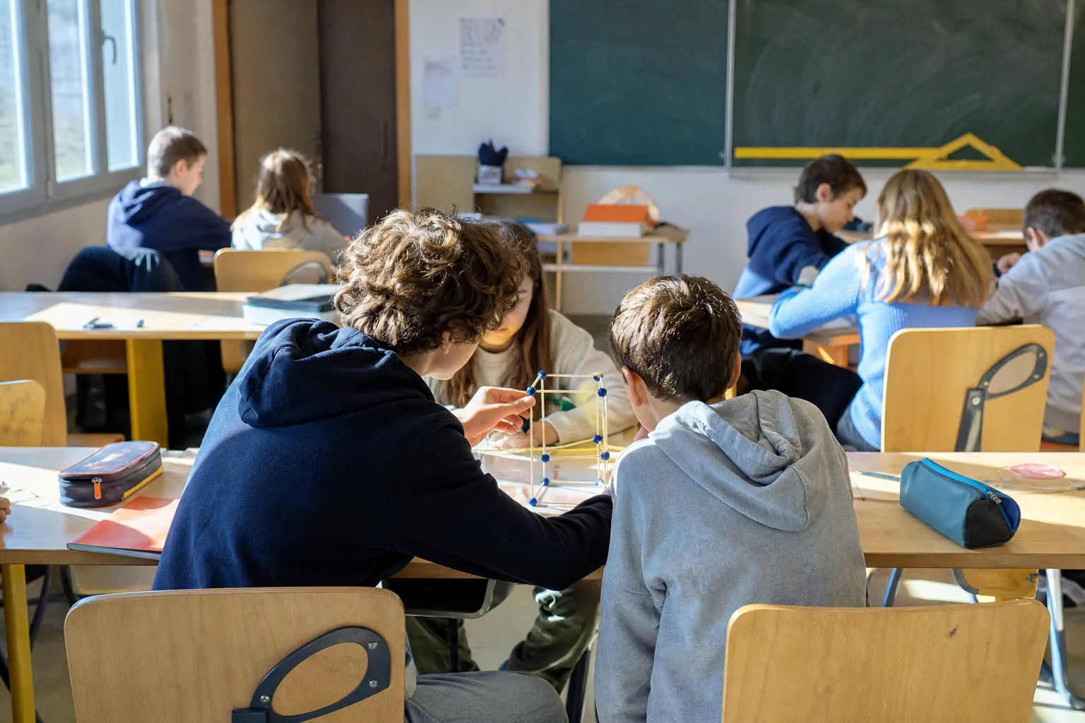 Former les talents de demain : l'importance des bases scientifiques au collège